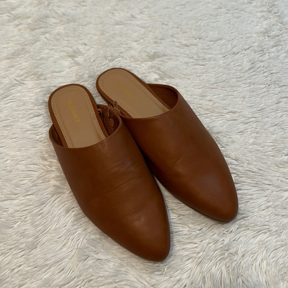 Old Navy Shoes - 🎀 Old Navy Mules